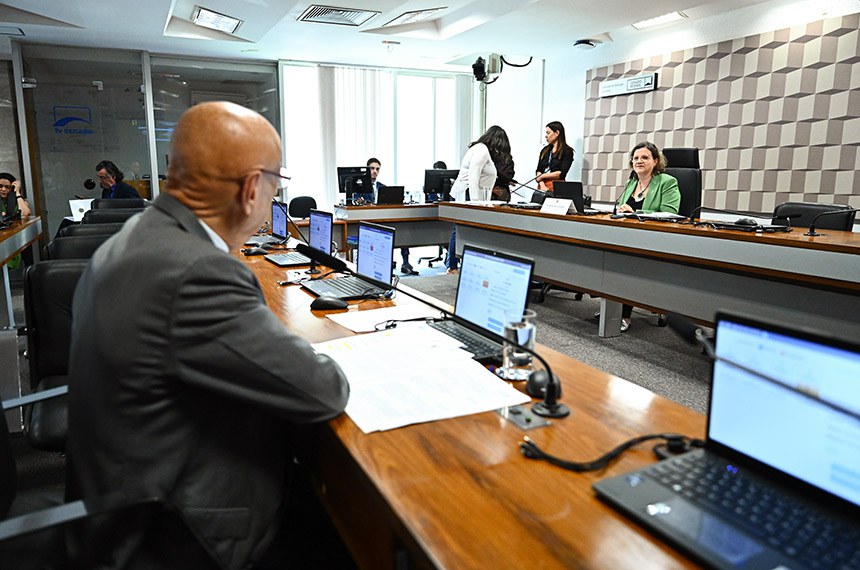 Em pronunciamento, à bancada, senador Esperidião Amin (PP-SC).